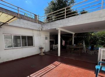 Casa · 240m² · 7 Ambientes · 1 Cochera · Venta Casa Multifamiliar en Parque Chacabuco