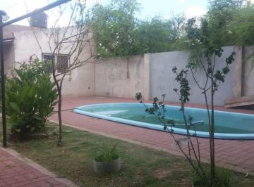 Casa · 70m² · 3 Ambientes · 1 Cochera · Casa con Pilet en Puerto Gaboto