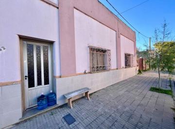 Casa · 200m² · 4 Ambientes · Casa en Venta en Rojas con Patio