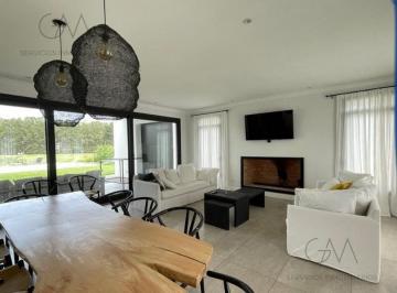 Casa · 280m² · 4 Ambientes · Casa en Alquiler – Barrio Rumencó