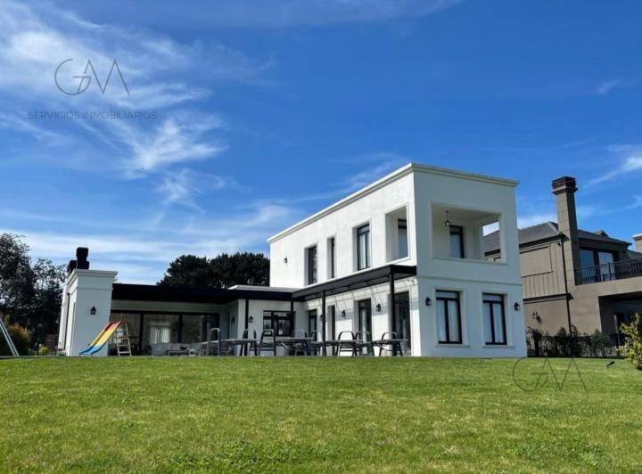 Casa · 280m² · 4 Ambientes