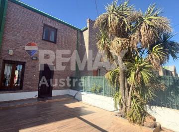PH · 60m² · 4 Ambientes · 1 Cochera · Duplex en Barrio Roca