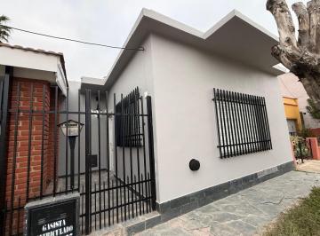 SE ALQUILA PROPIEDAD 4 AMBIENTES
Sucre 1100 E/Vucetich y zona residencial.
Se a · Alquiler Chalet 4ambientes Moron Sur Calle Sucre 1100 E/vucetich