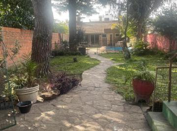Casa · 210m² · 5 Ambientes · 1 Cochera · Casa en Florida Mitre/este