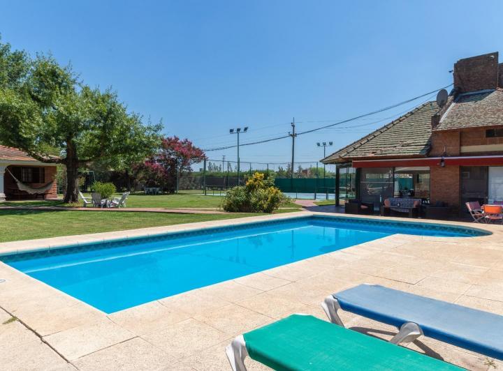 Casa · 258m² · 3 Dormitorios · 2 Cocheras