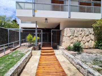 Casa de 15 ambientes, Ciudad de Mendoza · Espectacular Propiedad Sobre La Av Emilio Civit