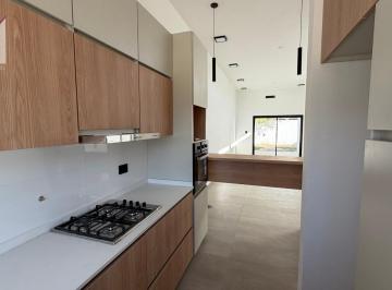 PH · 105m² · 4 Ambientes · 2 Cocheras · Duplex en Venta en Terrazas de Manantiales. Planta Baja. 2 Dorm. 2 Baños. Cochera. Galeria con Asador