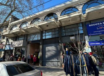 Local comercial · 160m² · Local en Alquiler Flores - Av Avellaneda