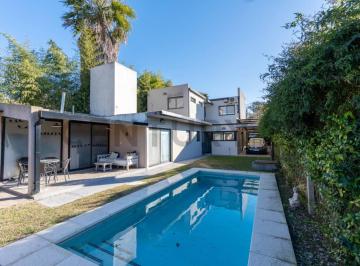 Casa · 145m² · 4 Ambientes · 2 Cocheras · Casa en Venta de 3 Dorm. en City Bell