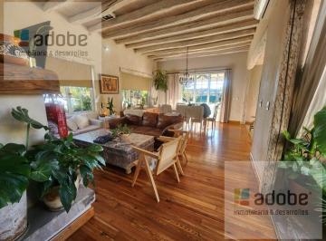Casa · 193m² · 2 Dormitorios · 2 Cocheras · Casa en B° Punta Larrea - Chacras de Coria