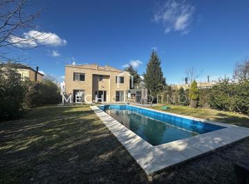 Casa · 187m² · 5 Ambientes · 2 Cocheras · Casa 4 Dorm. Venta en San Isidro Labrador, Villa Nueva