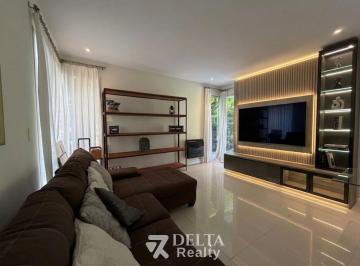 Casa · 210m² · 7 Ambientes · 3 Cocheras · Venta Casa 7 Ambientes Barrio Los Troncos Berazategui
