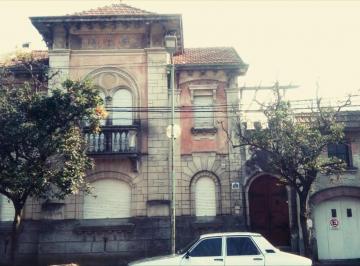 Casa · 180m² · 5 Dormitorios · 1 Cochera · Casa en La Plata