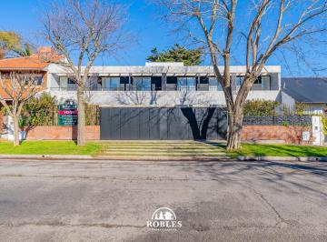 Casa · 110m² · 4 Ambientes · Casa Estilo Moderno en El Barrio San Carlos.
