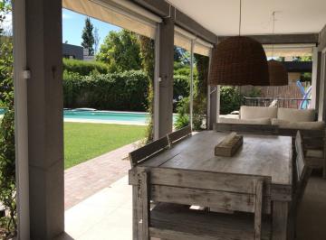 Casa · 300m² · 6 Ambientes · 4 Cocheras · Casa - Laguna del Sol