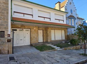 Casa · 251m² · 3 Dormitorios · 1 Cochera · Alquiler Comercial