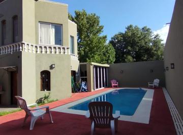 Casa · 228m² · 5 Ambientes · 3 Cocheras · Venta de Casa, Solida, 3 Dorm. Para Mudarse Ya!