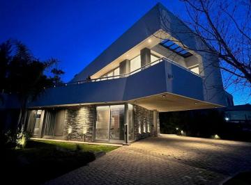 Casa · 240m² · 6 Ambientes · 2 Cocheras · Venta Casa Diseño en Bo Nautico El Cazal Escobar