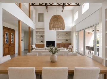 Casa · 294m² · 7 Ambientes · 1 Cochera · Casa en Alquiler Barrio El Encuentro