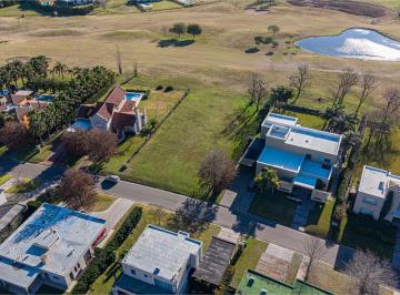 Terreno · 1533m² · Venta de Exclusivo Lote en Golf con Excelente Luminosidad en Barrio con Full Amenities