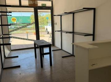 Local comercial de 1 ambiente, Ciudad de Mendoza · Verónica Tahan Negocios Inmobiliarios Ofrece en Alquiler Local Comercial en El Paseo Karakuorum