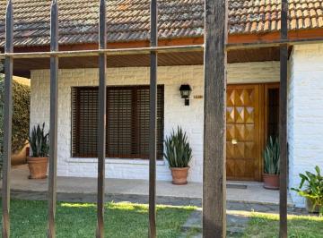 Casa · 141m² · 3 Ambientes · 1 Cochera · Chalet en Venta - Parque Johnston