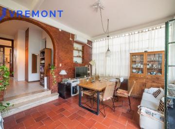 Casa · 171m² · 5 Ambientes · Nuevo Valorcasa en Venta 5 Ambientes en Flores con Quincho y Jardín =)