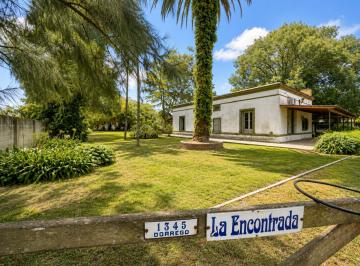 Quinta vacacional · 200m² · 3 Dormitorios · 3 Cocheras · Venta Casaquinta con Pileta