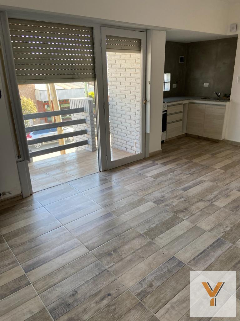 Departamento 2 amb, 75m² en primer piso con balcón — Bronzini y Rawson