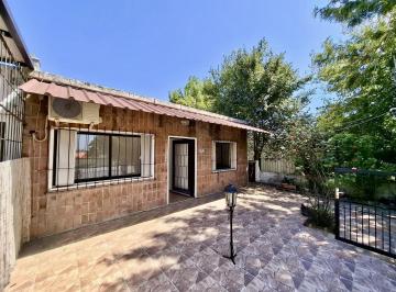 Casa · 80m² · 3 Ambientes · Casa en Alquiler de 2 Dorm. y Galpón Sobre Av en Colonia