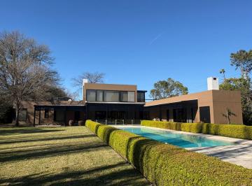 Casa · 357m² · 7 Ambientes · 2 Cocheras · Casa en Venta 7 Ambientes en Los Cerrillos - Manzanares