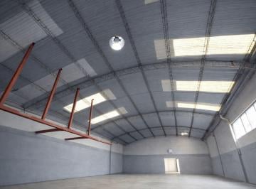 Bodega-Galpón · 404m² · Local + Galpon en Alquiler