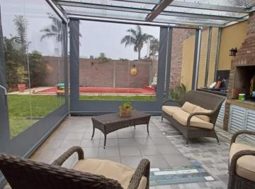 Casa · 160m² · 5 Ambientes · 1 Cochera · Casa con Gran Terreno Barrio m. Selva