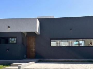Casa · 117m² · 4 Ambientes · 2 Cocheras · Casa en Venta Tejas 4 - 3 Dorm.
