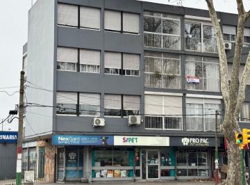 Departamento · 60m² · 3 Ambientes · Alquiler Apartamento 2 Dorm. Brazo Oriental