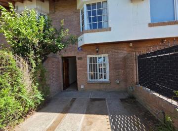 Casa · 100m² · 5 Ambientes · 1 Cochera · PH en Alquiler de Tres Dorm.