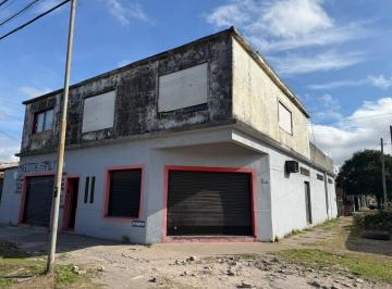 Local comercial · 200m² · 6 Ambientes · 1 Cochera · Locales con Departamento de 3 Amb Venta Bynnon Esq San Luis (Jose Marmol)