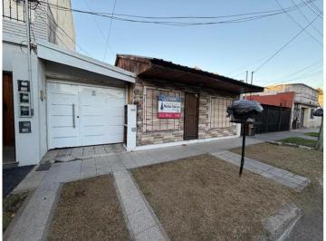 Casa · 70m² · 3 Ambientes · 1 Cochera · Casa Venta Wilde
