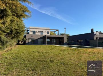 Casa · 155m² · 6 Ambientes · 1 Cochera · Venta de Casa en San Sebastian
