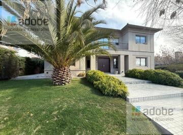 Casa · 609m² · 10 Ambientes · 4 Cocheras · Casa B° Las Candelas Ii - Chacras de Coria