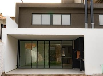Casa · 139m² · 4 Ambientes · 1 Cochera · Casa en Martinez