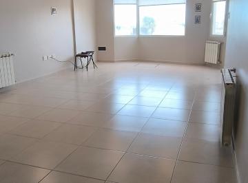 Casa en Alquiler de 6 ambientes Terrazas Neuquén  · Casa en Una Planta con Quincho Patio y Pileta