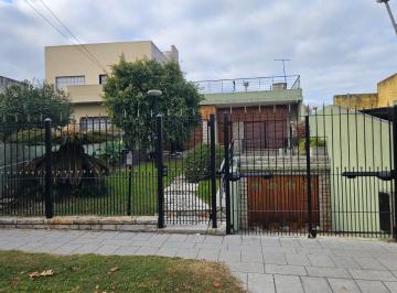 Casa · 200m² · 4 Ambientes · 3 Cocheras · Casa en Venta en Berazategui