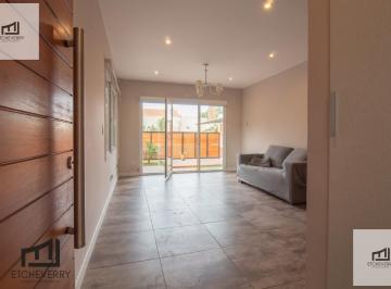 PH · 60m² · 2 Ambientes · 1 Cochera · 2 Ambientes con Jardin, Parrilla y Cochera