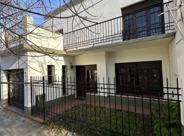Casa de 6 ambientes, Bahía Blanca · Excelente Propiedad en Barrio Universitario