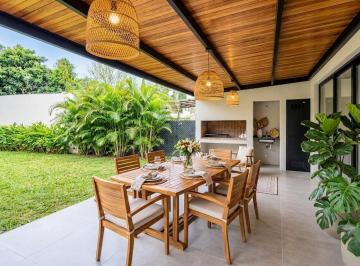 Casa · 168m² · 5 Ambientes · 2 Cocheras · Casa en La Mejor Zona de Funes