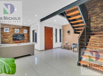 Casa · 264m² · 5 Ambientes · 2 Cocheras · Moderna Casa en Florencio Varela