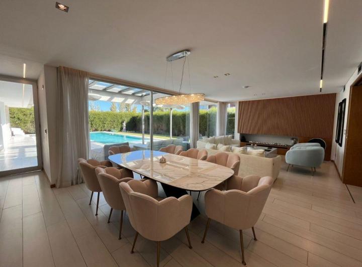 Casa · 520m² · 10 Ambientes · 3 Cocheras