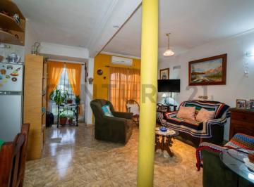 Casa · 100m² · 4 Ambientes · 2 Cocheras · Casa en Venta en La Plata 2 Habitaciones
