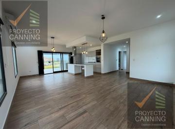 Casa · 146m² · 4 Ambientes · 4 Cocheras · Venta Casa en Barrio Club de Campo San Lucas, San Vicente.